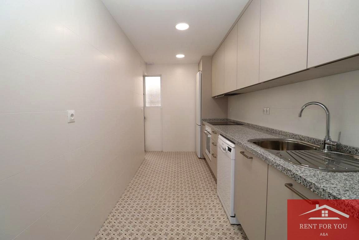 4 bedroom Flat for rent in Coin with garage - € 950 (Ref: 10045777)