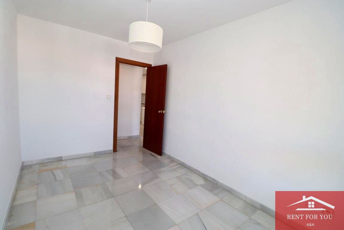 4 bedroom Flat for rent in Coin with garage - € 950 (Ref: 10045777)