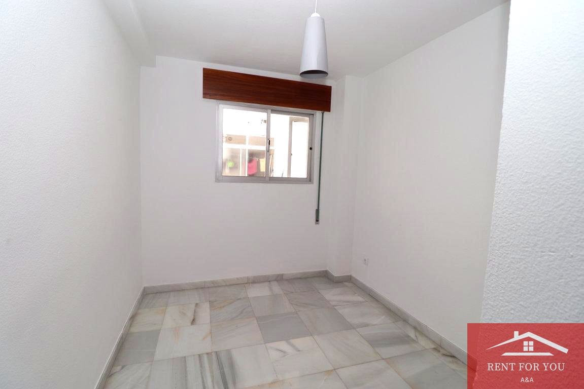 4 bedroom Flat for rent in Coin with garage - € 950 (Ref: 10045777)