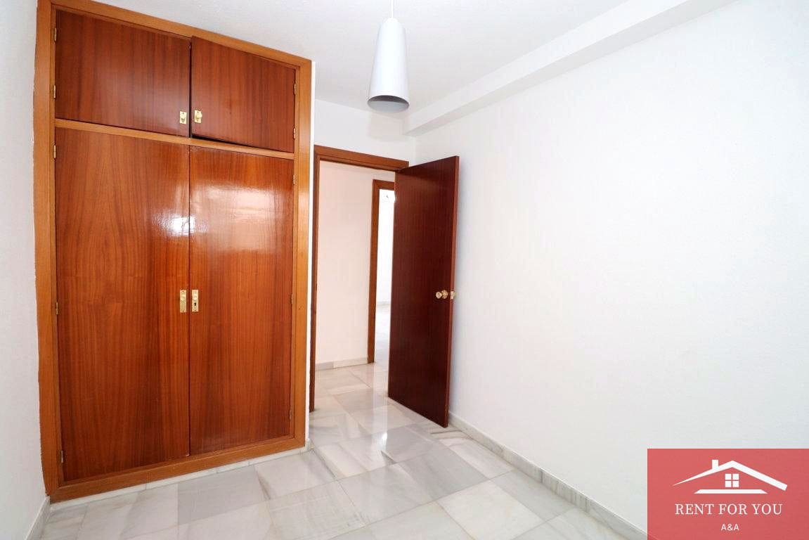 4 bedroom Flat for rent in Coin with garage - € 950 (Ref: 10045777)