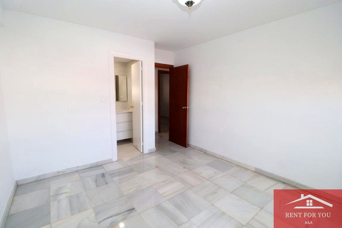 4 bedroom Flat for rent in Coin with garage - € 950 (Ref: 10045777)