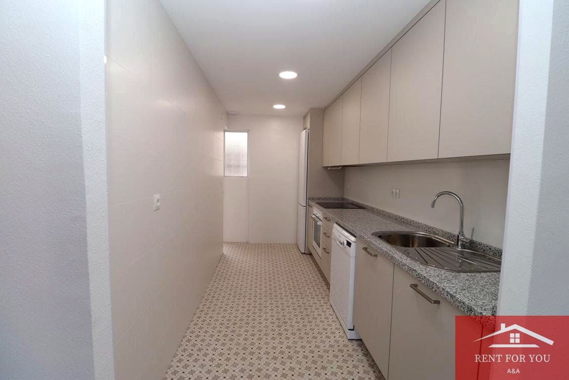 4 bedroom Flat for rent in Coin with garage - € 950 (Ref: 10045777)