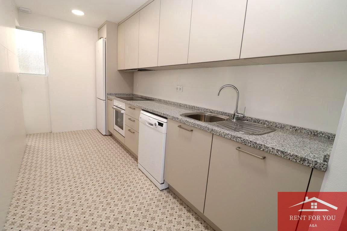 4 bedroom Flat for rent in Coin with garage - € 950 (Ref: 10045777)