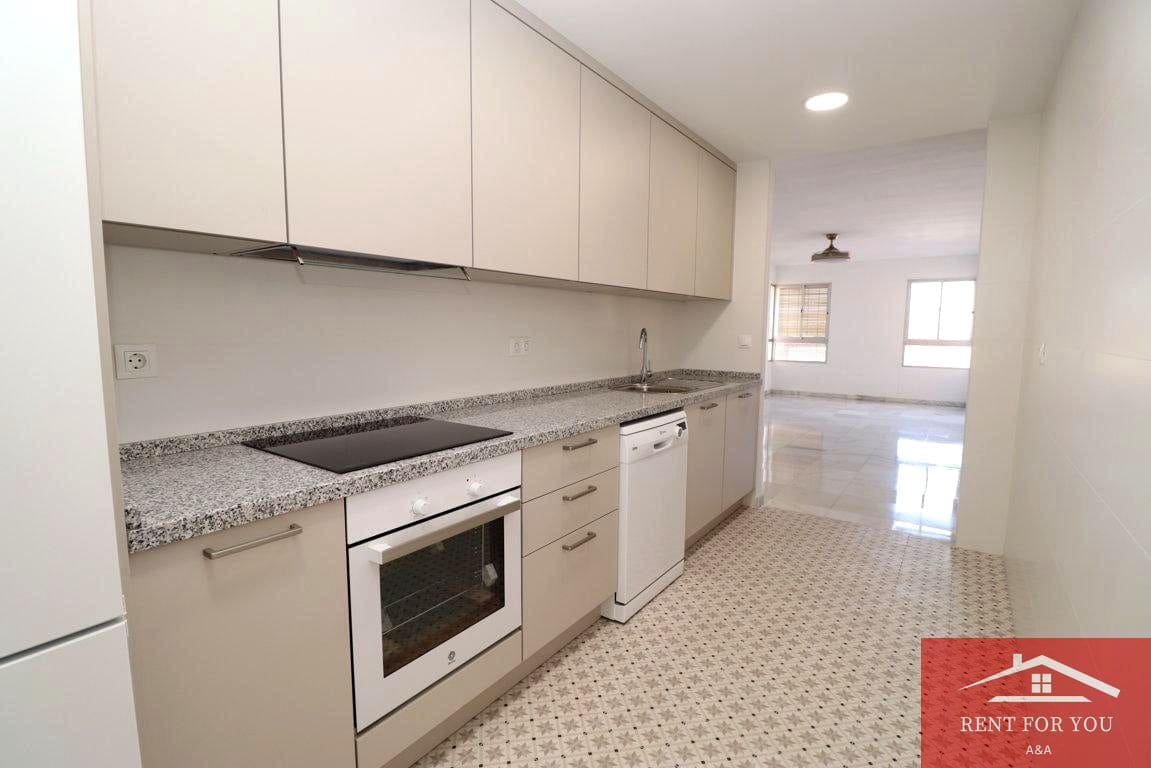 4 bedroom Flat for rent in Coin with garage - € 950 (Ref: 10045777)