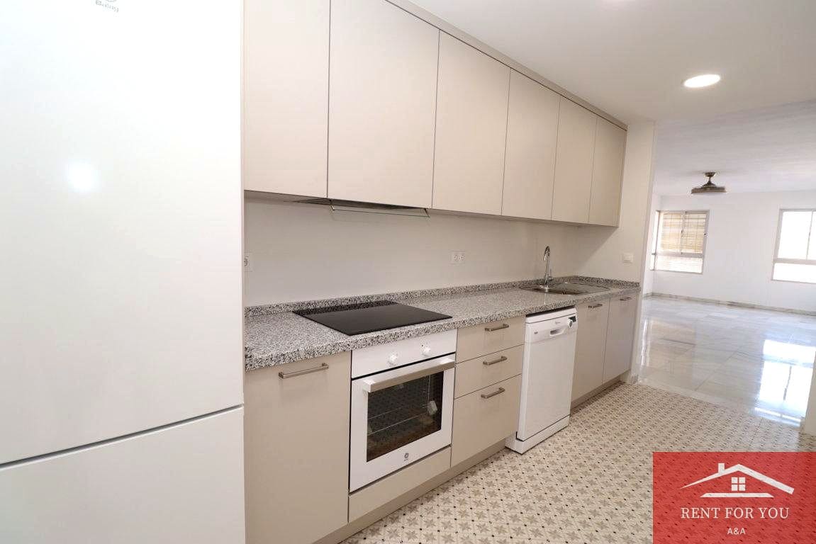 4 bedroom Flat for rent in Coin with garage - € 950 (Ref: 10045777)