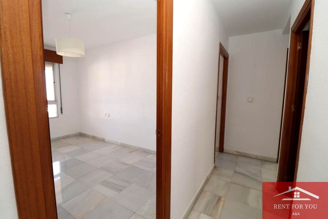 4 bedroom Flat for rent in Coin with garage - € 950 (Ref: 10045777)