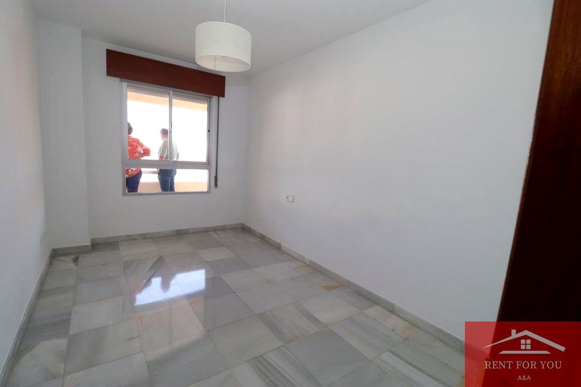 4 bedroom Flat for rent in Coin with garage - € 950 (Ref: 10045777)