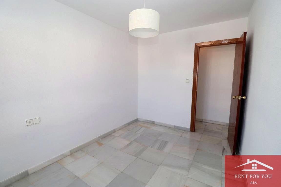 4 bedroom Flat for rent in Coin with garage - € 950 (Ref: 10045777)