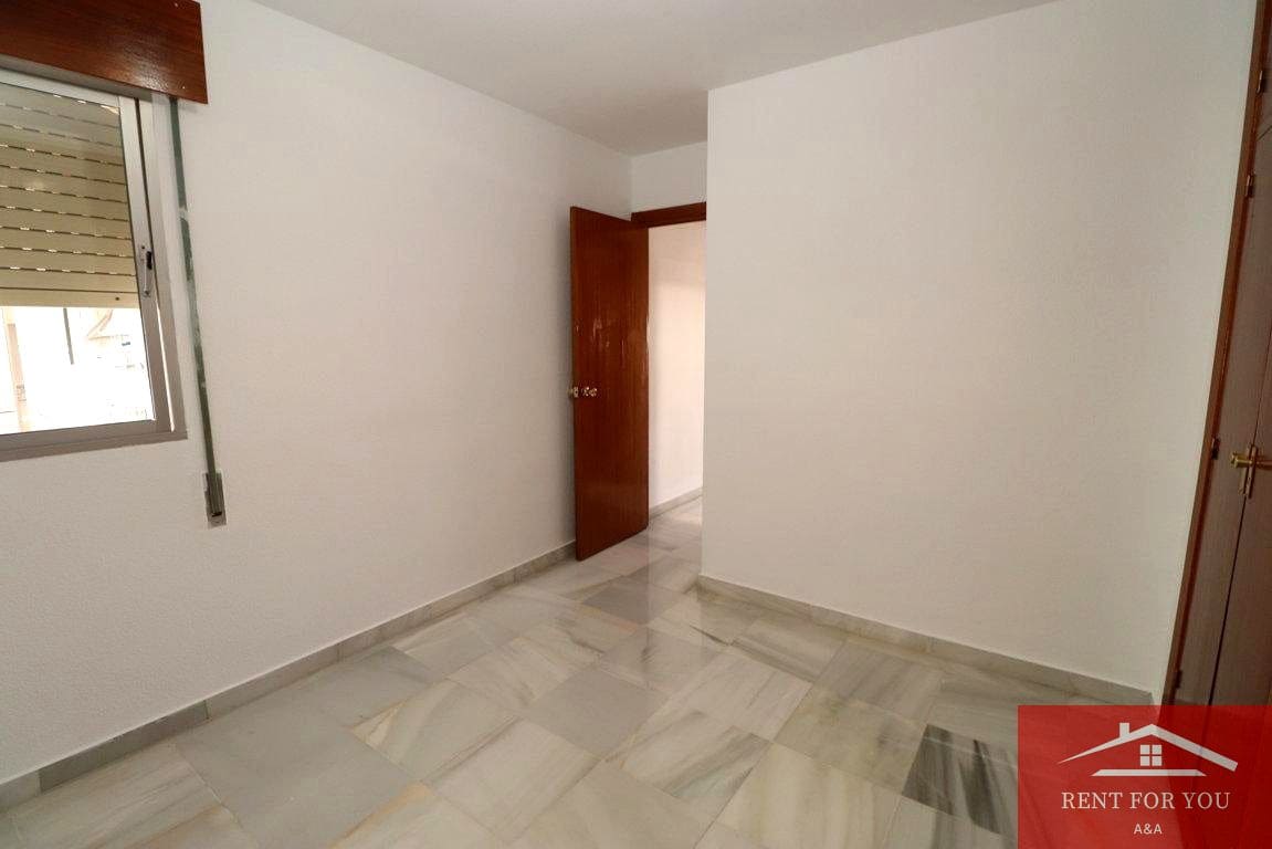 4 bedroom Flat for rent in Coin with garage - € 950 (Ref: 10045777)