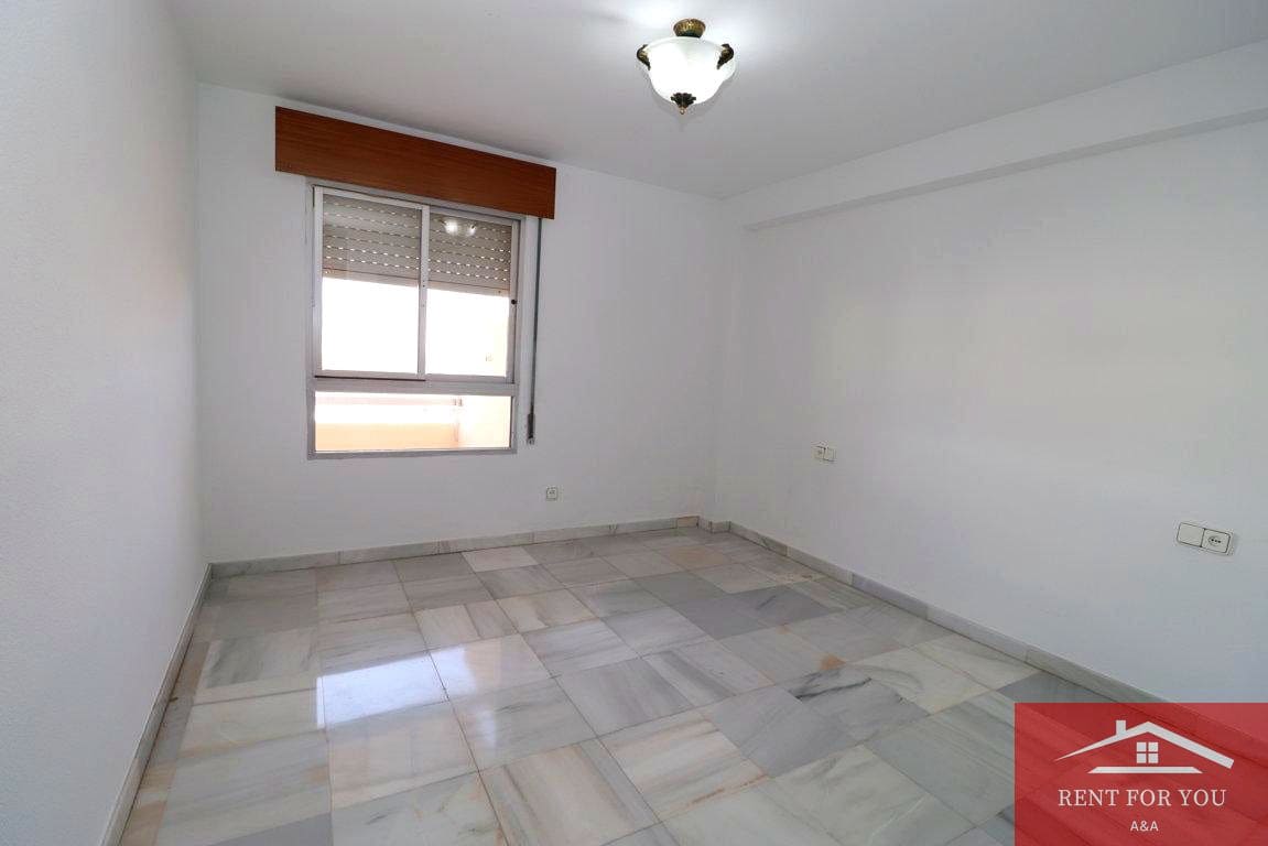 4 bedroom Flat for rent in Coin with garage - € 950 (Ref: 10045777)