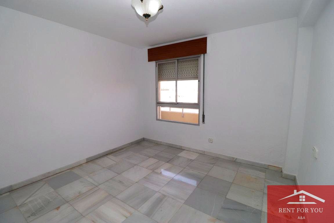 4 bedroom Flat for rent in Coin with garage - € 950 (Ref: 10045777)