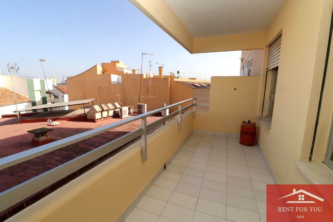 4 bedroom Flat for rent in Coin with garage - € 950 (Ref: 10045777)