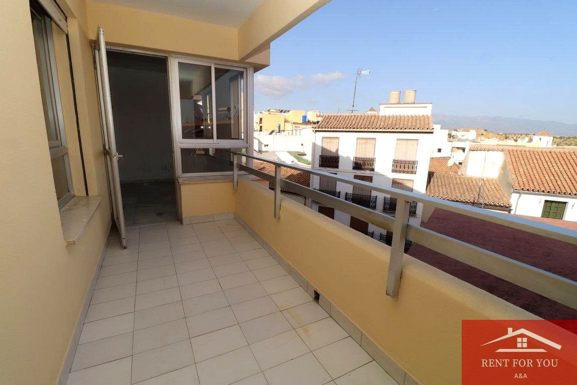 4 bedroom Flat for rent in Coin with garage - € 950 (Ref: 10045777)