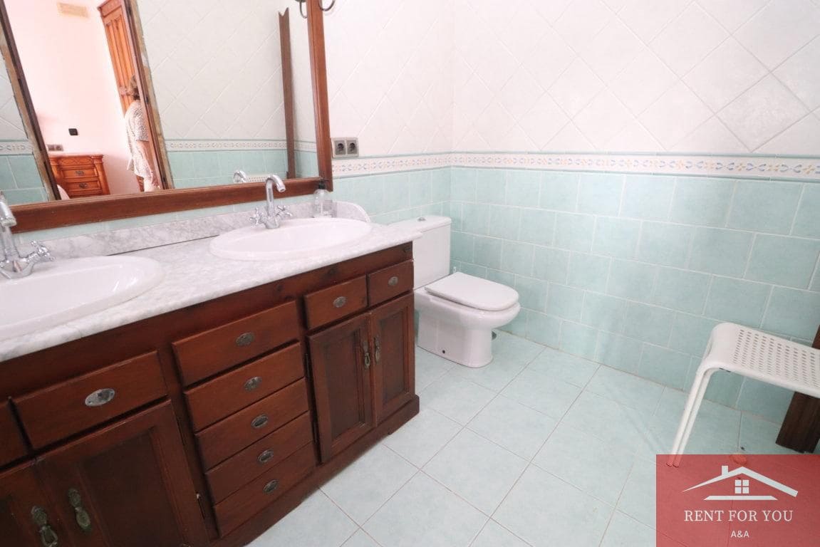 4 bedroom Villa for rent in Coin - € 1,100 (Ref: 10050464)