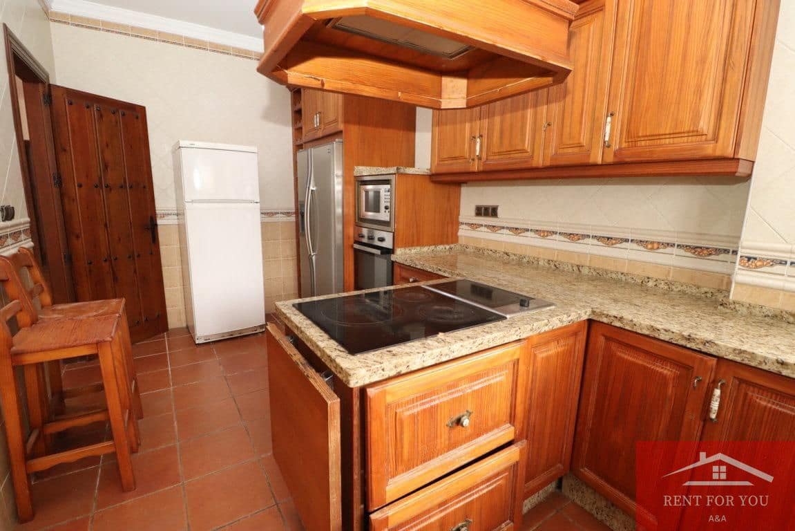 4 bedroom Villa for rent in Coin - € 1,100 (Ref: 10050464)