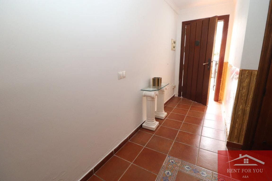 4 bedroom Villa for rent in Coin - € 1,100 (Ref: 10050464)