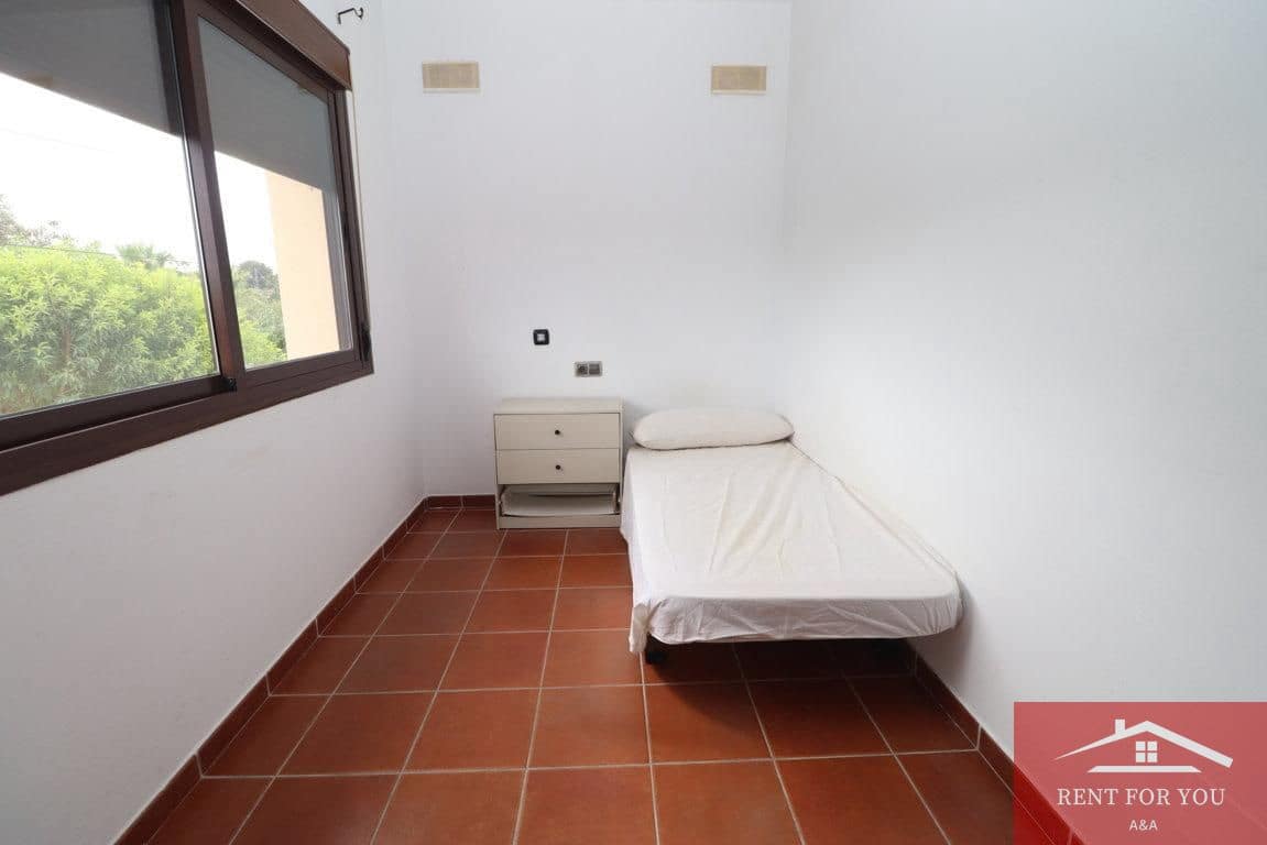 4 bedroom Villa for rent in Coin - € 1,100 (Ref: 10050464)