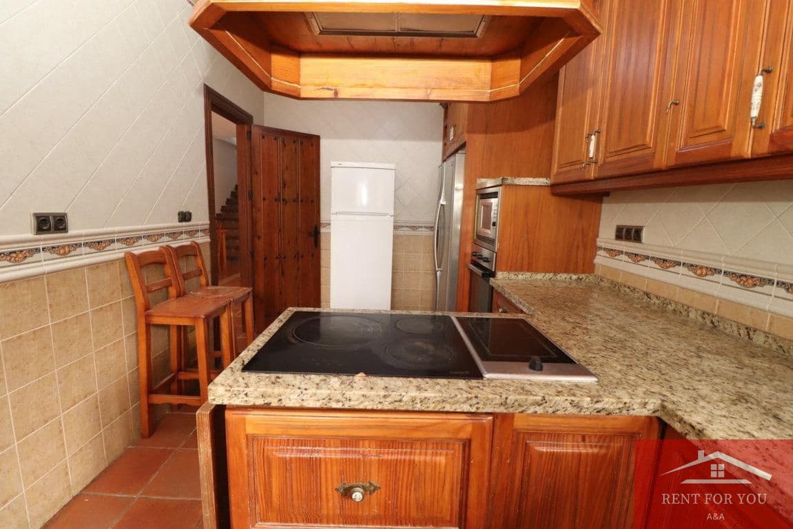 4 bedroom Villa for rent in Coin - € 1,100 (Ref: 10050464)