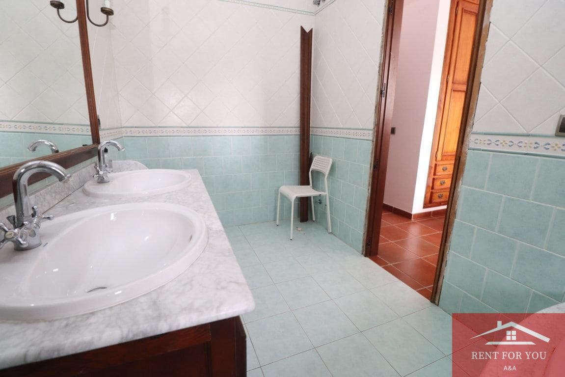 4 bedroom Villa for rent in Coin - € 1,100 (Ref: 10050464)