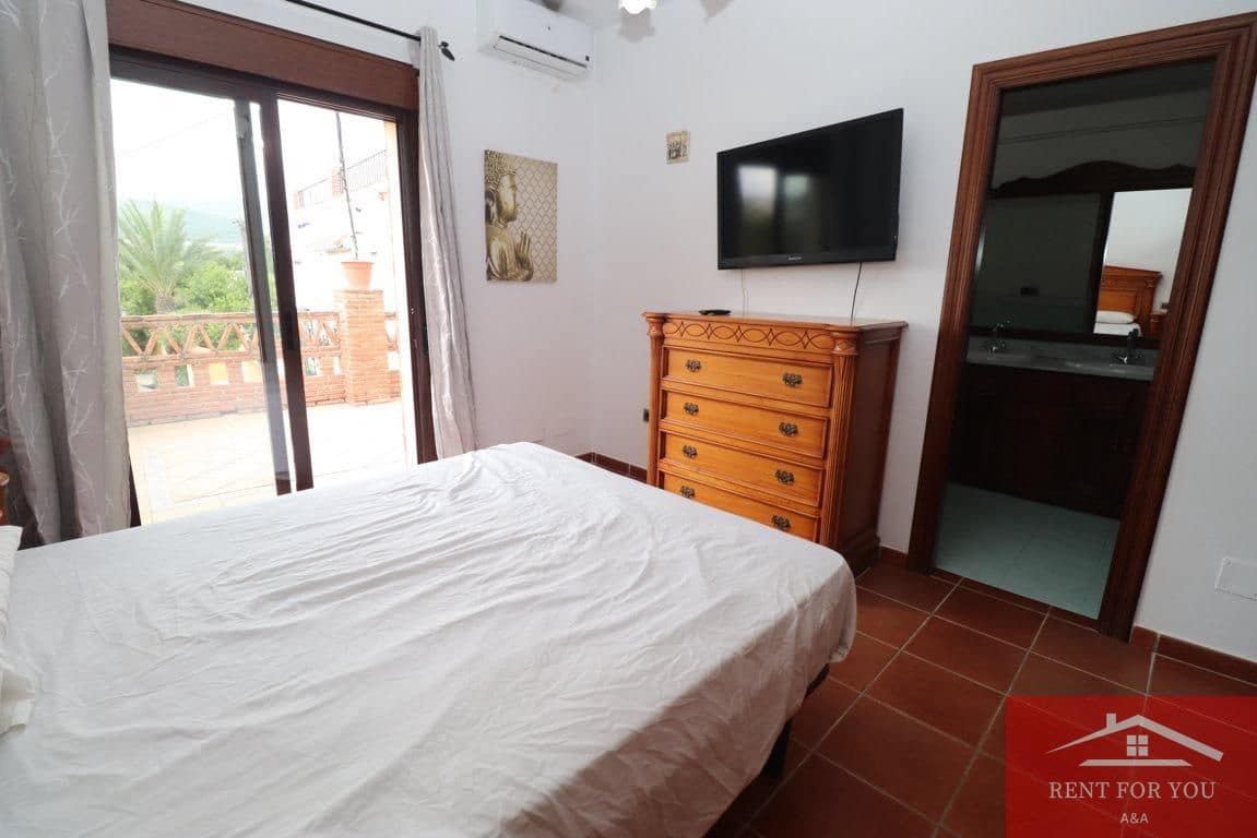 4 bedroom Villa for rent in Coin - € 1,100 (Ref: 10050464)