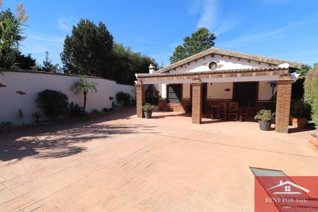 3 bedroom Villa for rent in Alhaurin el Grande with pool garage - € 1,800 (Ref: 10106549)