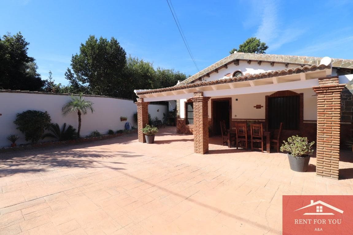 3 bedroom Villa for rent in Alhaurin el Grande with pool garage - € 1,800 (Ref: 10106549)