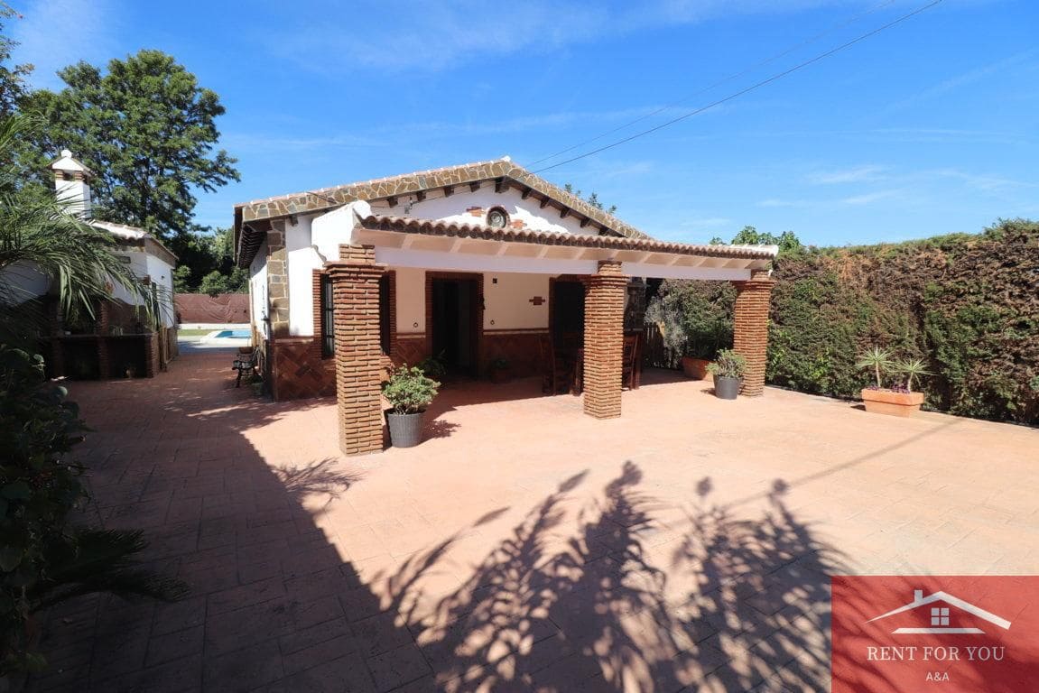 3 bedroom Villa for rent in Alhaurin el Grande with pool garage - € 1,800 (Ref: 10106549)