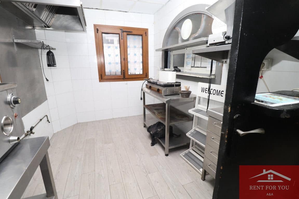 Entreprise de 3 chambres à louer à Coin - 900 € (Ref: 10145415)