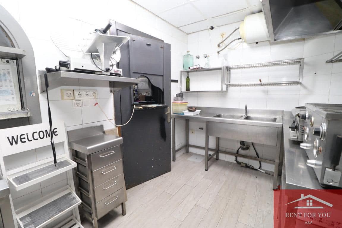 Entreprise de 3 chambres à louer à Coin - 900 € (Ref: 10145415)
