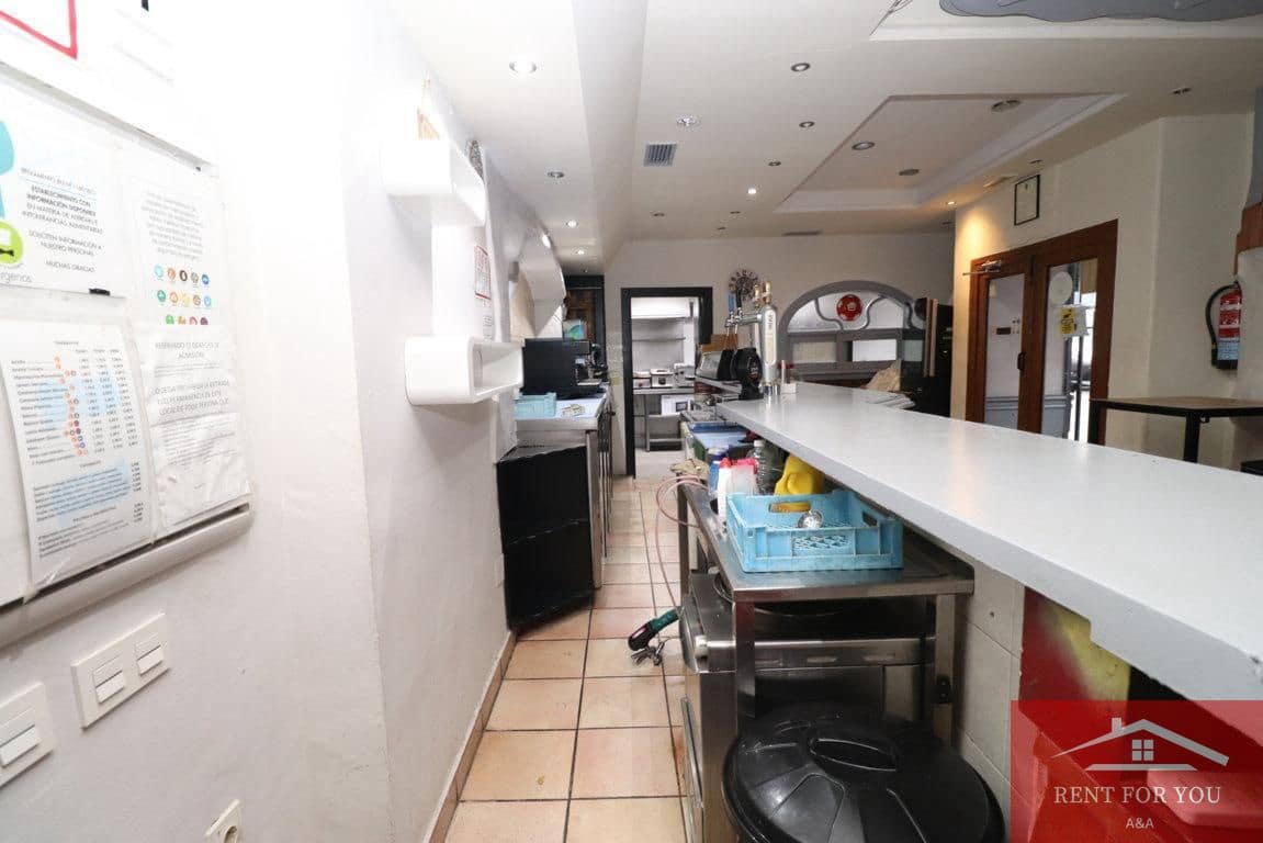 Entreprise de 3 chambres à louer à Coin - 900 € (Ref: 10145415)