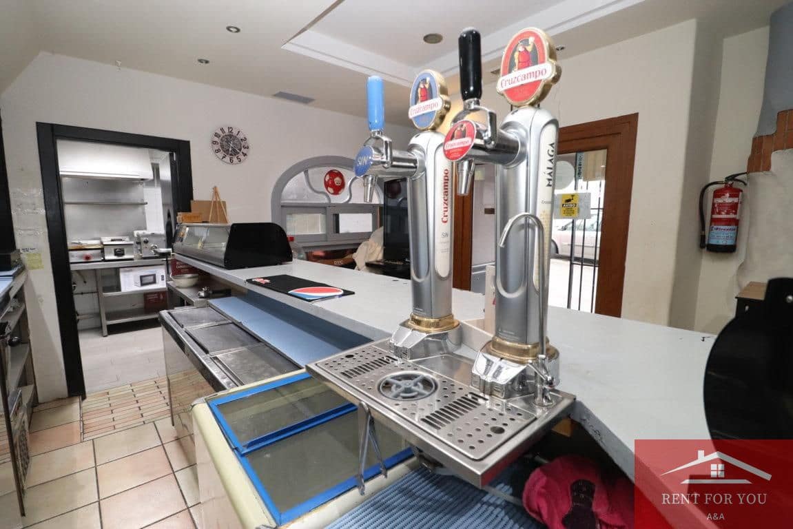 Entreprise de 3 chambres à louer à Coin - 900 € (Ref: 10145415)
