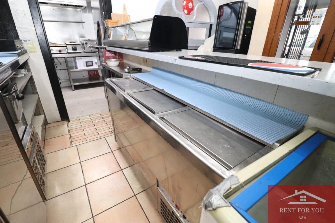 Entreprise de 3 chambres à louer à Coin - 900 € (Ref: 10145415)