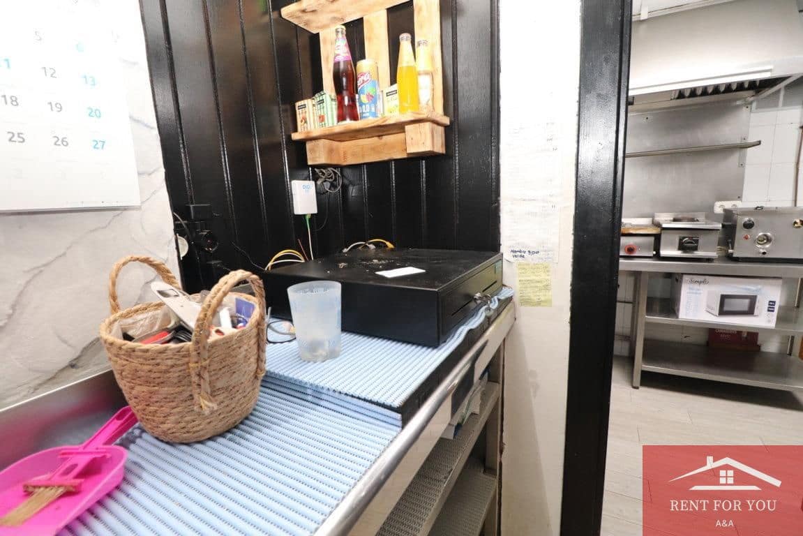 Entreprise de 3 chambres à louer à Coin - 900 € (Ref: 10145415)