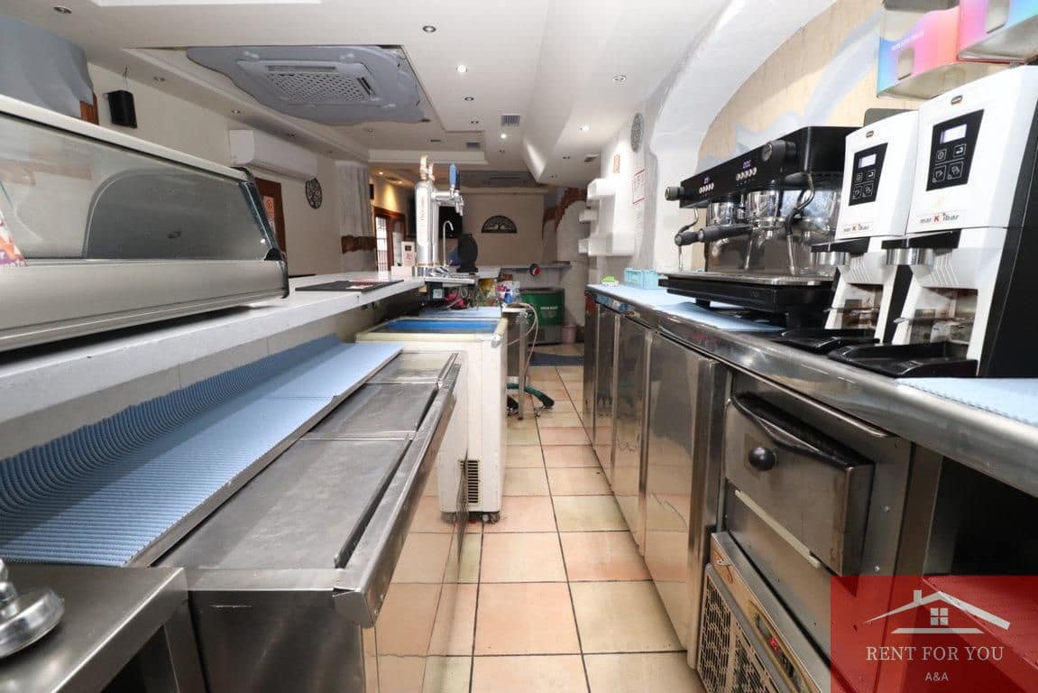 Entreprise de 3 chambres à louer à Coin - 900 € (Ref: 10145415)