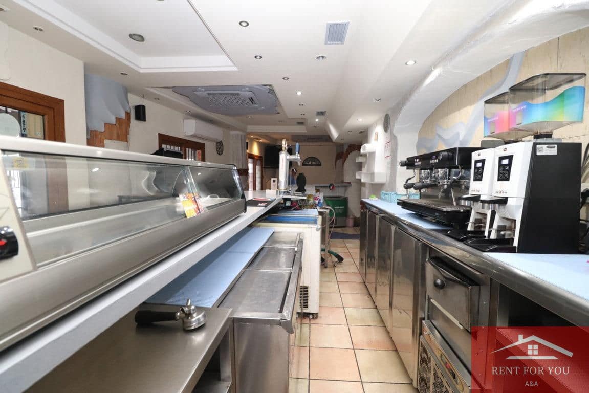 Entreprise de 3 chambres à louer à Coin - 900 € (Ref: 10145415)