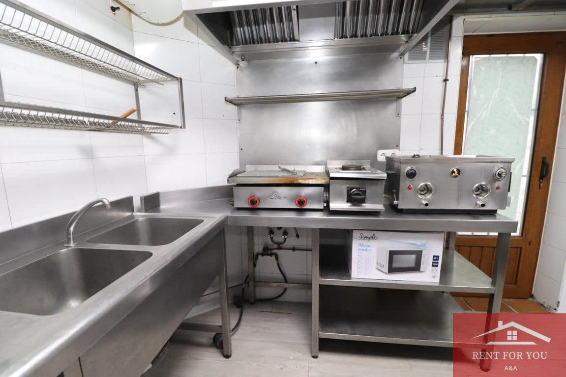 Entreprise de 3 chambres à louer à Coin - 900 € (Ref: 10145415)