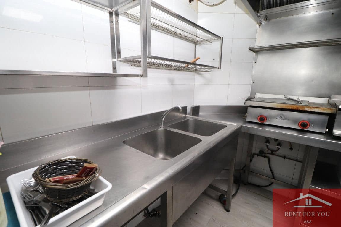 Entreprise de 3 chambres à louer à Coin - 900 € (Ref: 10145415)