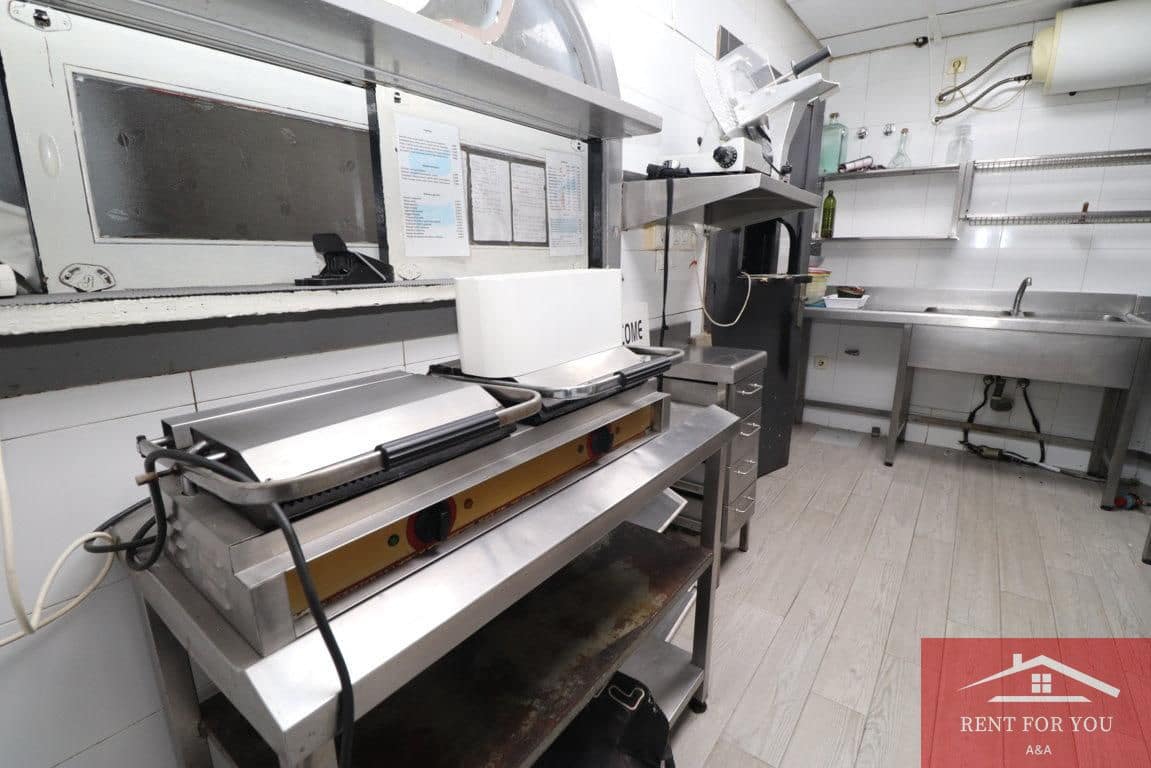 Entreprise de 3 chambres à louer à Coin - 900 € (Ref: 10145415)