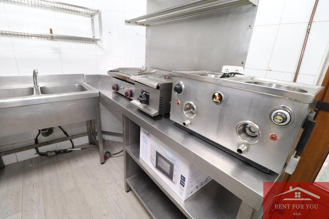 Entreprise de 3 chambres à louer à Coin - 900 € (Ref: 10145415)