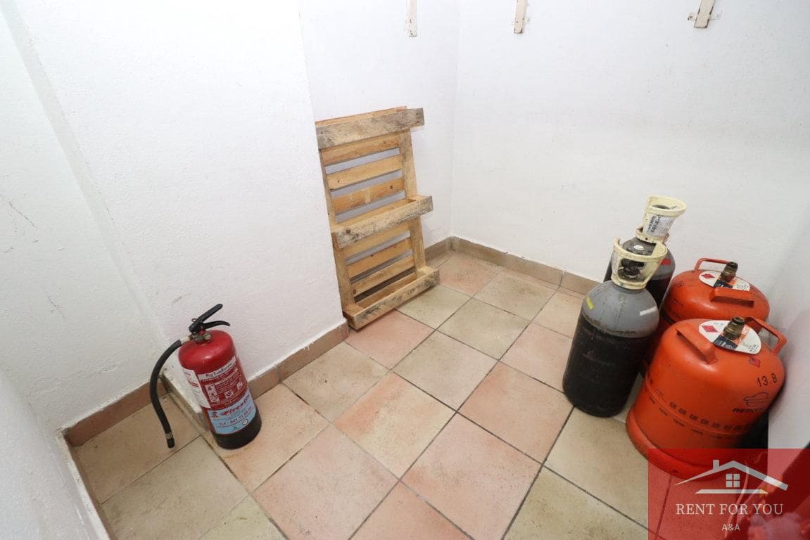 Entreprise de 3 chambres à louer à Coin - 900 € (Ref: 10145415)