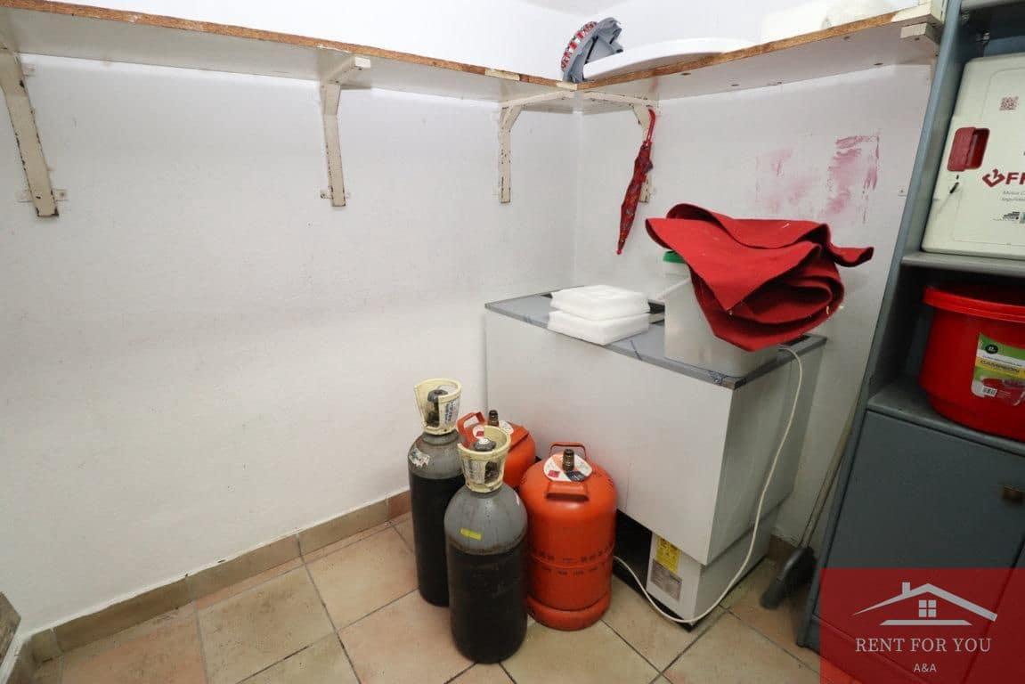 Entreprise de 3 chambres à louer à Coin - 900 € (Ref: 10145415)