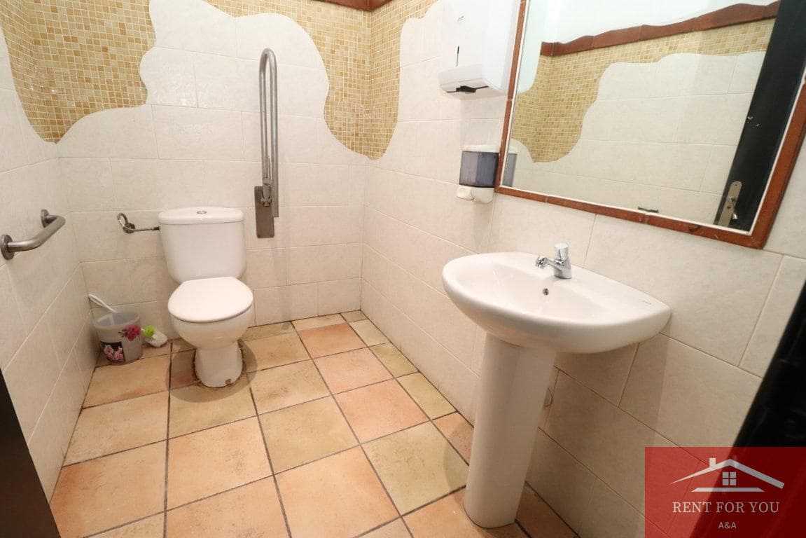 Entreprise de 3 chambres à louer à Coin - 900 € (Ref: 10145415)