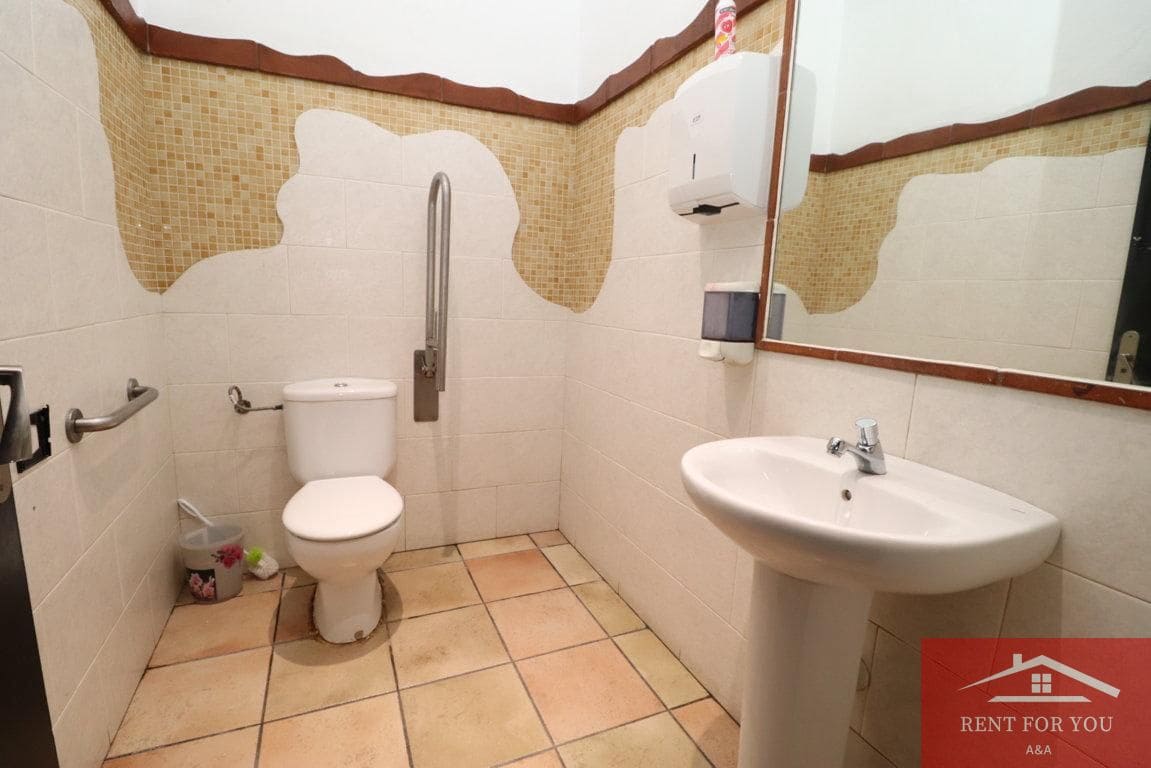 Entreprise de 3 chambres à louer à Coin - 900 € (Ref: 10145415)