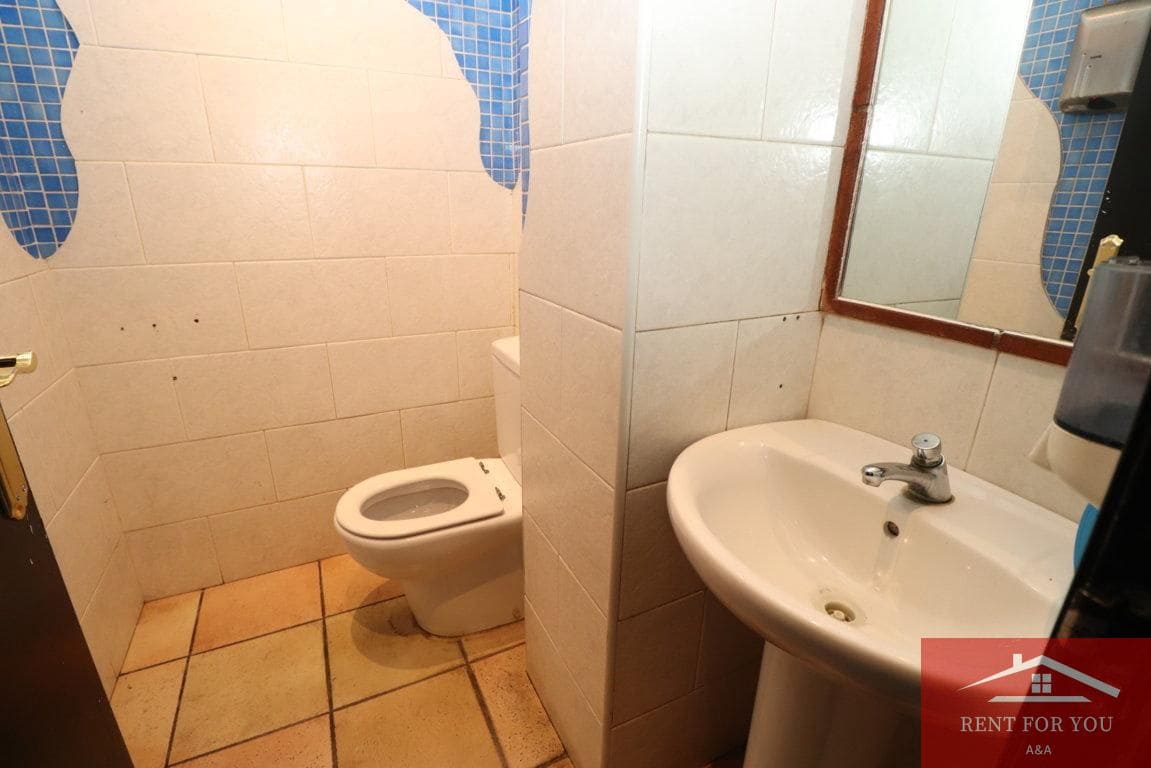 Entreprise de 3 chambres à louer à Coin - 900 € (Ref: 10145415)