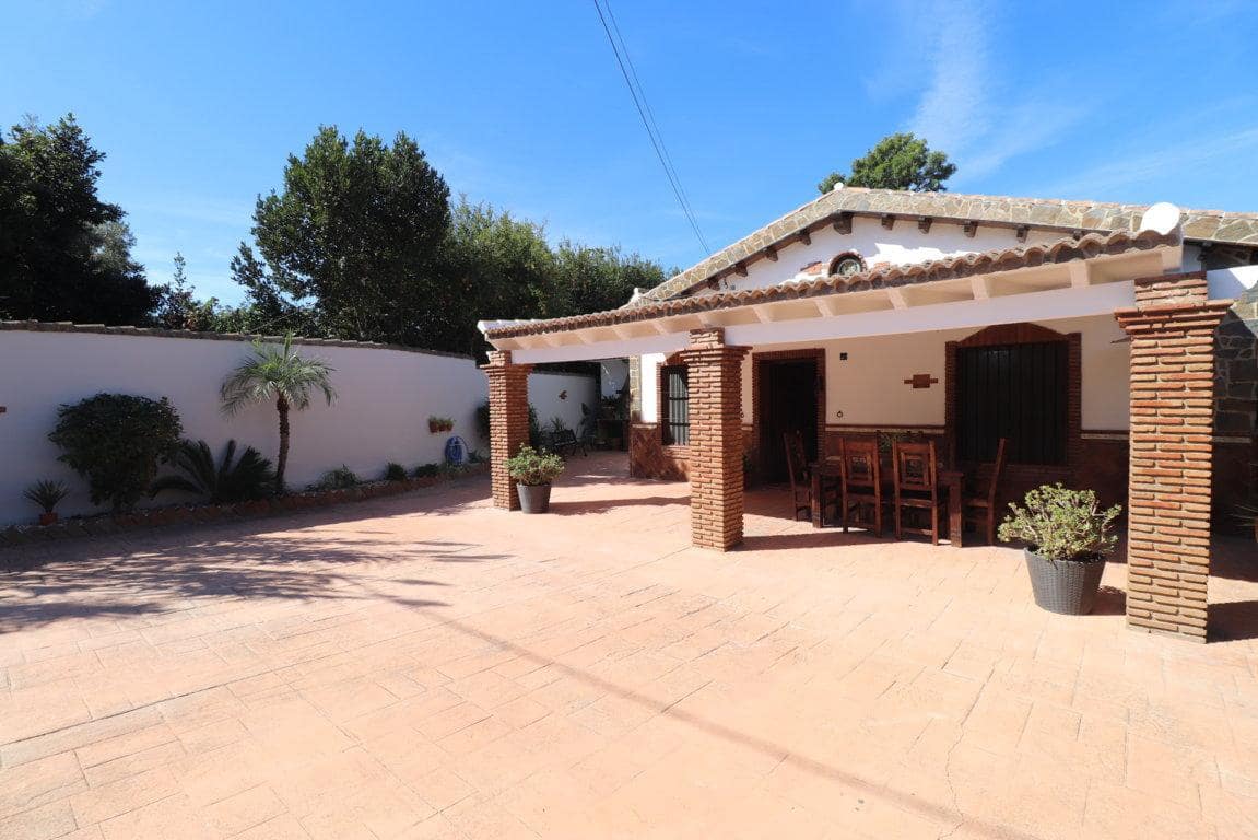 Chalet de 3 habitaciones en Alhaurín el Grande en alquiler con piscina garaje - 1.600 € (Ref: 10170446)