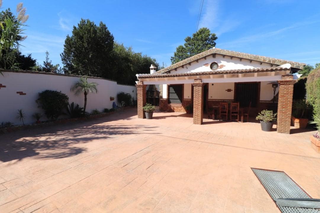 Chalet de 3 habitaciones en Alhaurín el Grande en alquiler con piscina garaje - 1.600 € (Ref: 10170446)