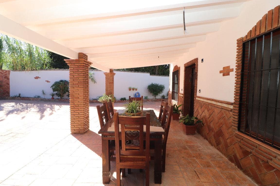 Chalet de 3 habitaciones en Alhaurín el Grande en alquiler con piscina garaje - 1.600 € (Ref: 10170446)