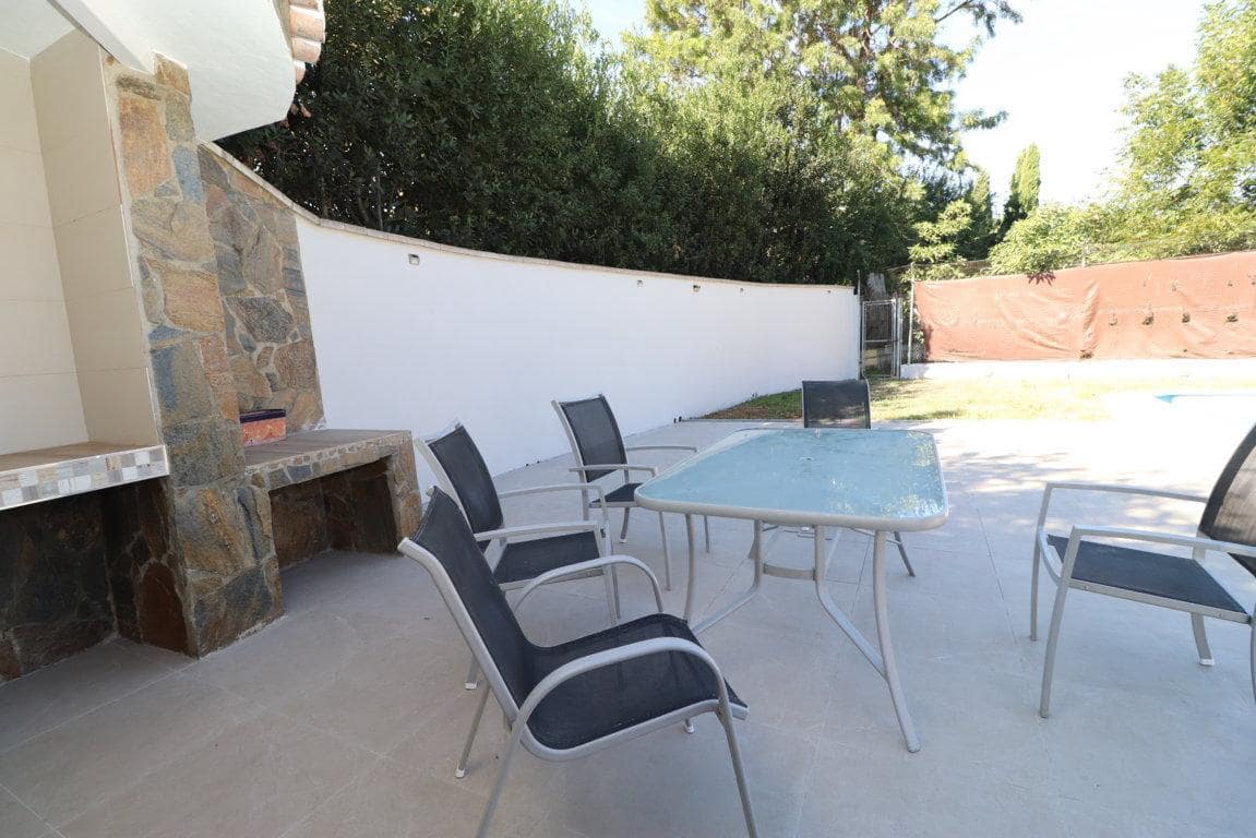 Chalet de 3 habitaciones en Alhaurín el Grande en alquiler con piscina garaje - 1.600 € (Ref: 10170446)