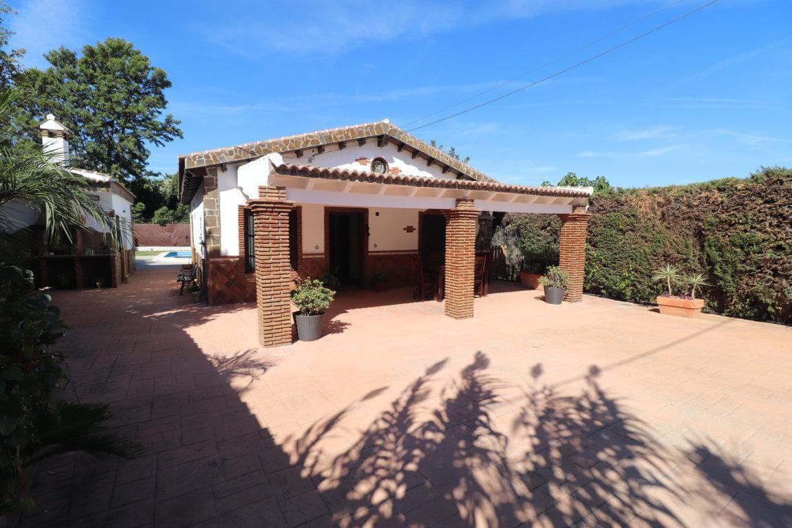 Chalet de 3 habitaciones en Alhaurín el Grande en alquiler con piscina garaje - 1.600 € (Ref: 10170446)