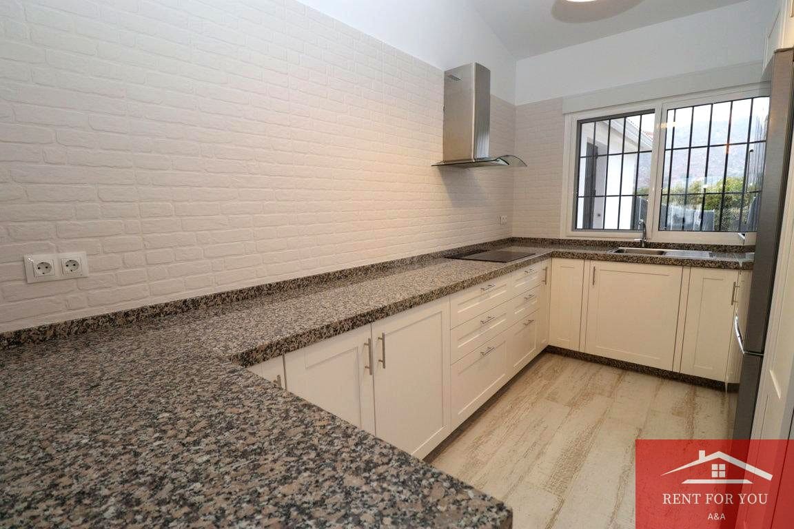 3 quarto Moradia para arrendar em Alhaurin de la Torre - 1 400 € (Ref: 6708182)